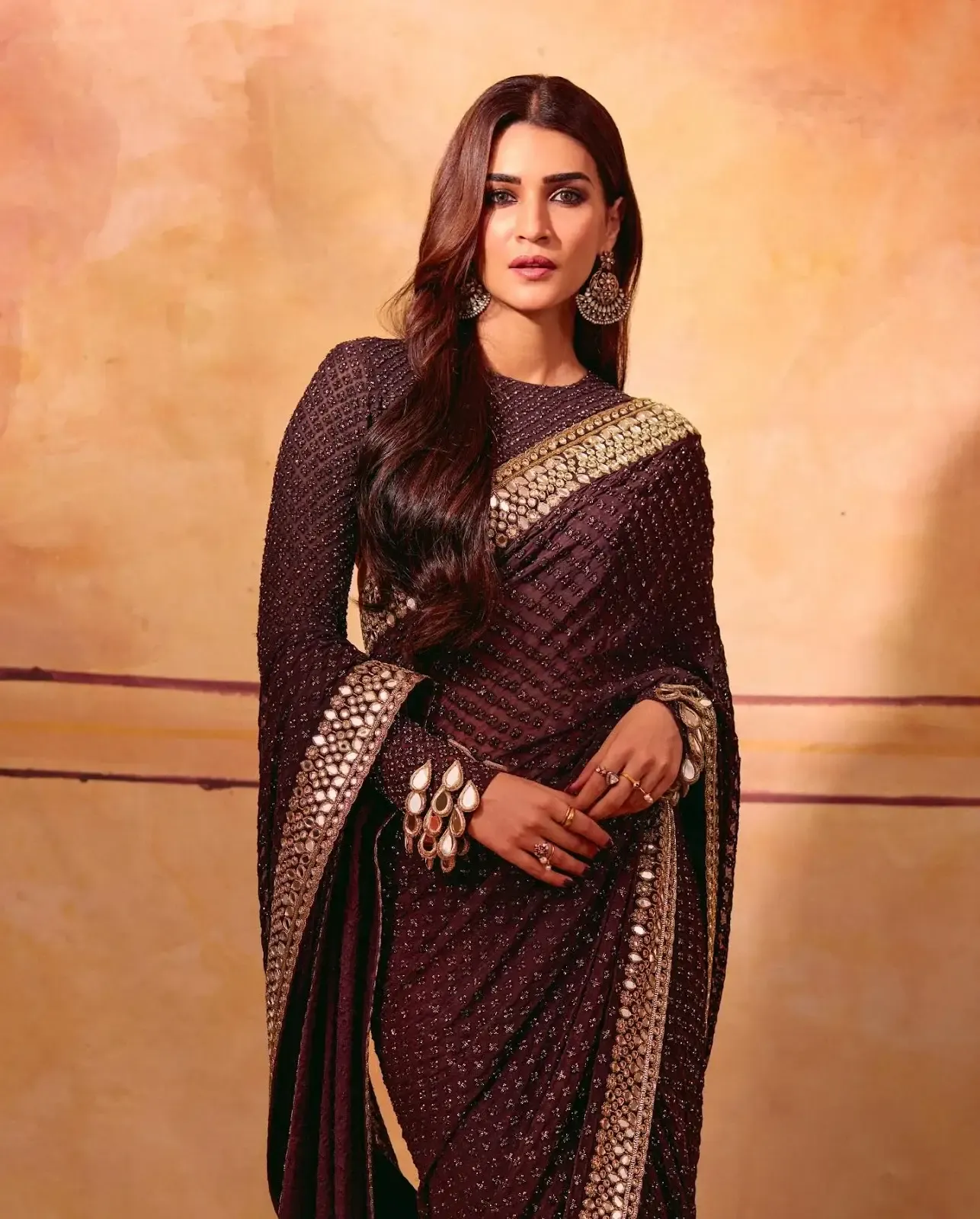 SOUTH INDIAN GIRL KRITI SANON PHOTOSHOOT IN MAROON SAREE 3